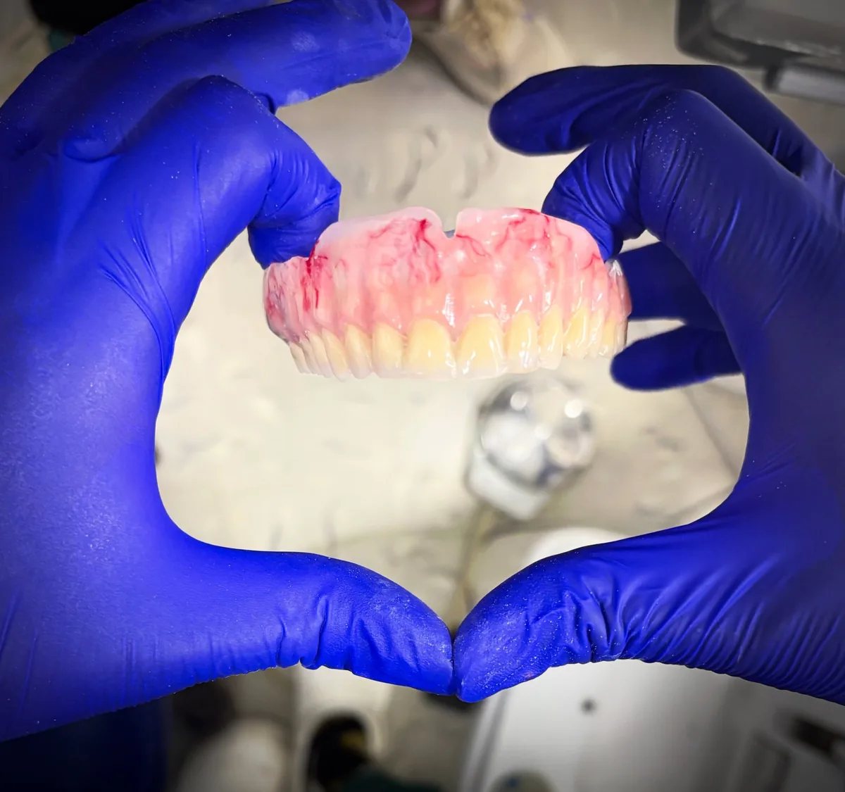 Prótesis dental elaborada en laboratorio dental